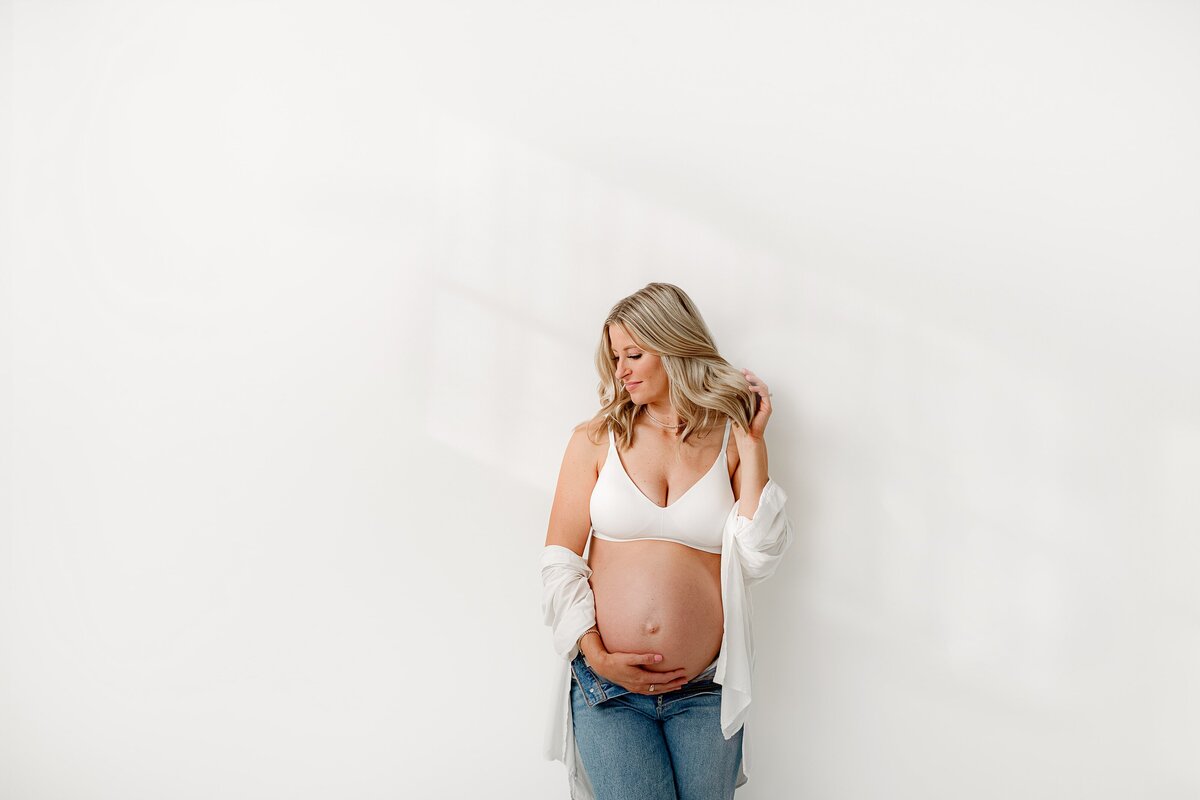 couples-maternity-photos-ideas-denver-co-min