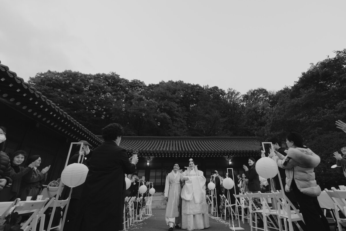 couple walking down the aisle in seoul