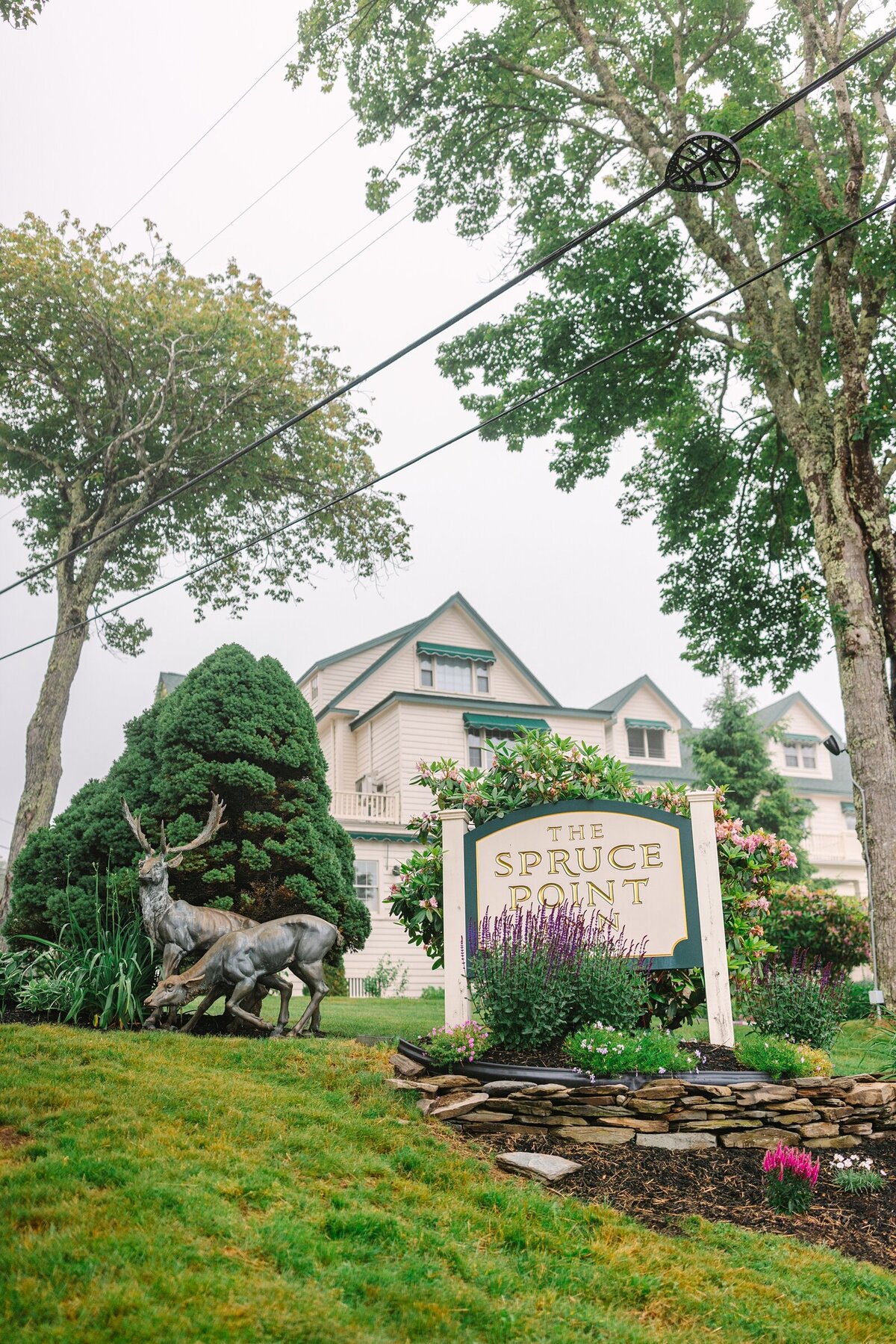 Modern_Black_Tie_Rainy_Summer_Wedding_Spruce_Point_Inn_Maine_Photography_0063