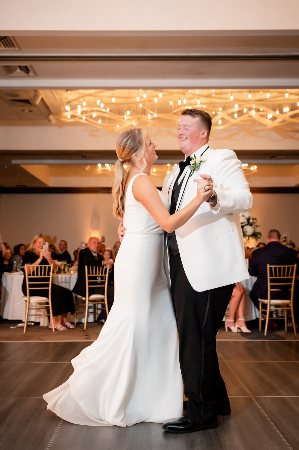  Airport Marriott Pittsburgh wedding first dance