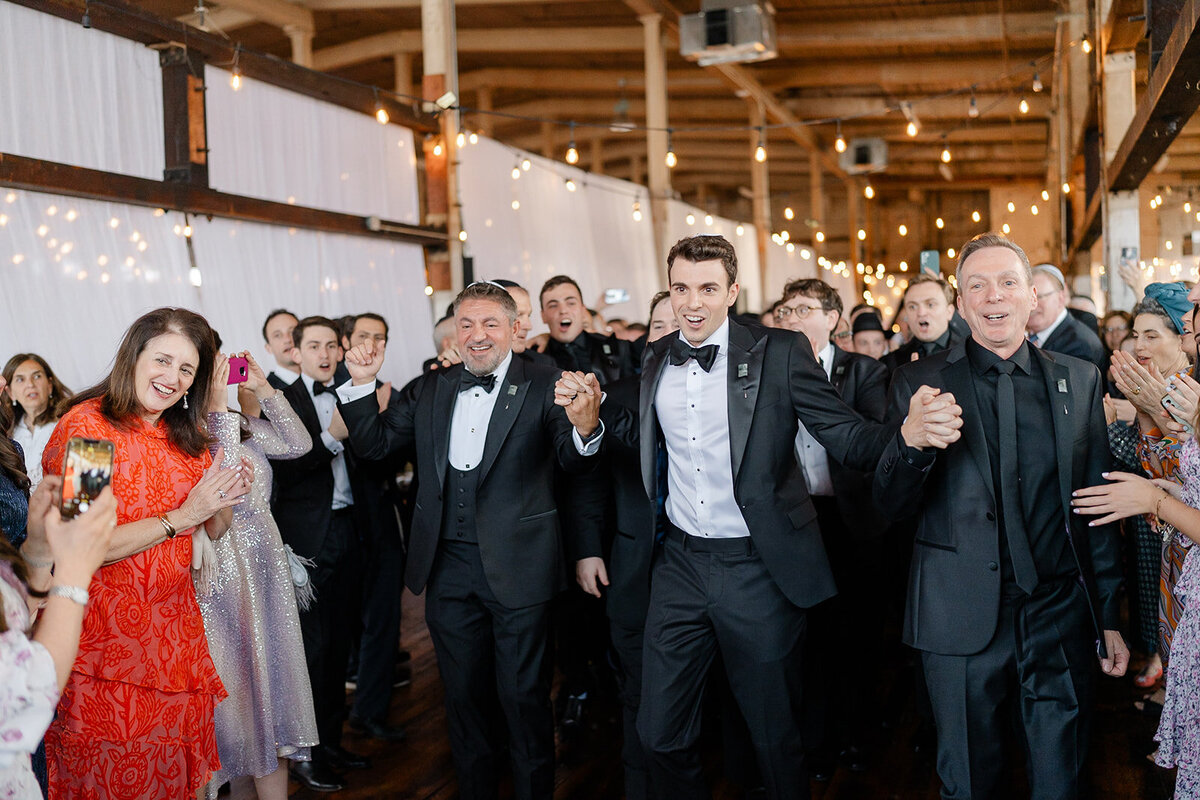 Victoria and Judah-Alex Knight Studio0