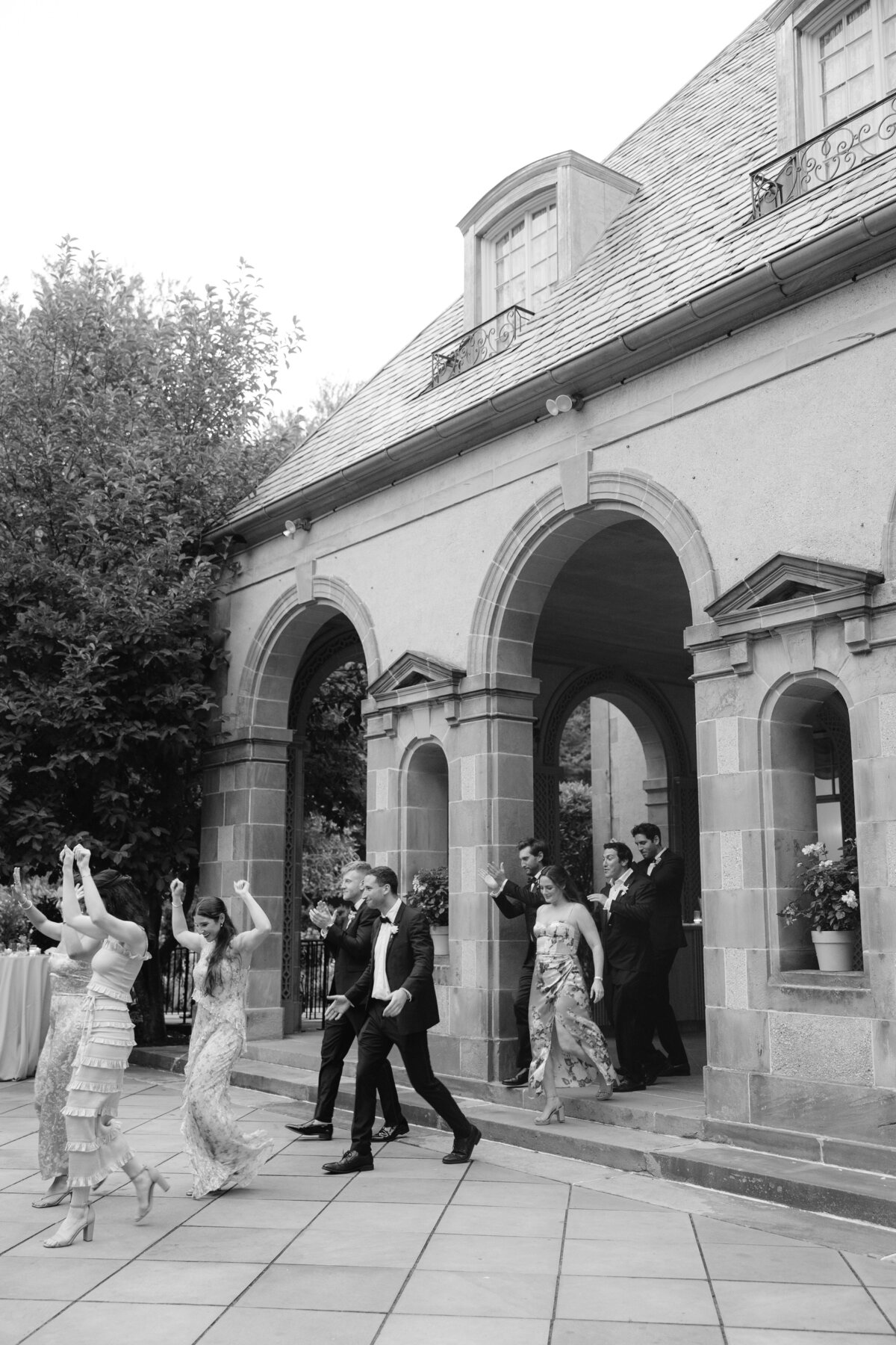 bridal-party-entrance-at-glen-manor-house
