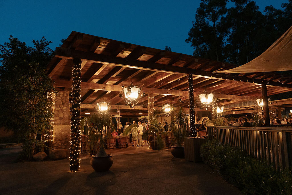 meagan-hilss-events-intimate-outdoor-dinner-lighting