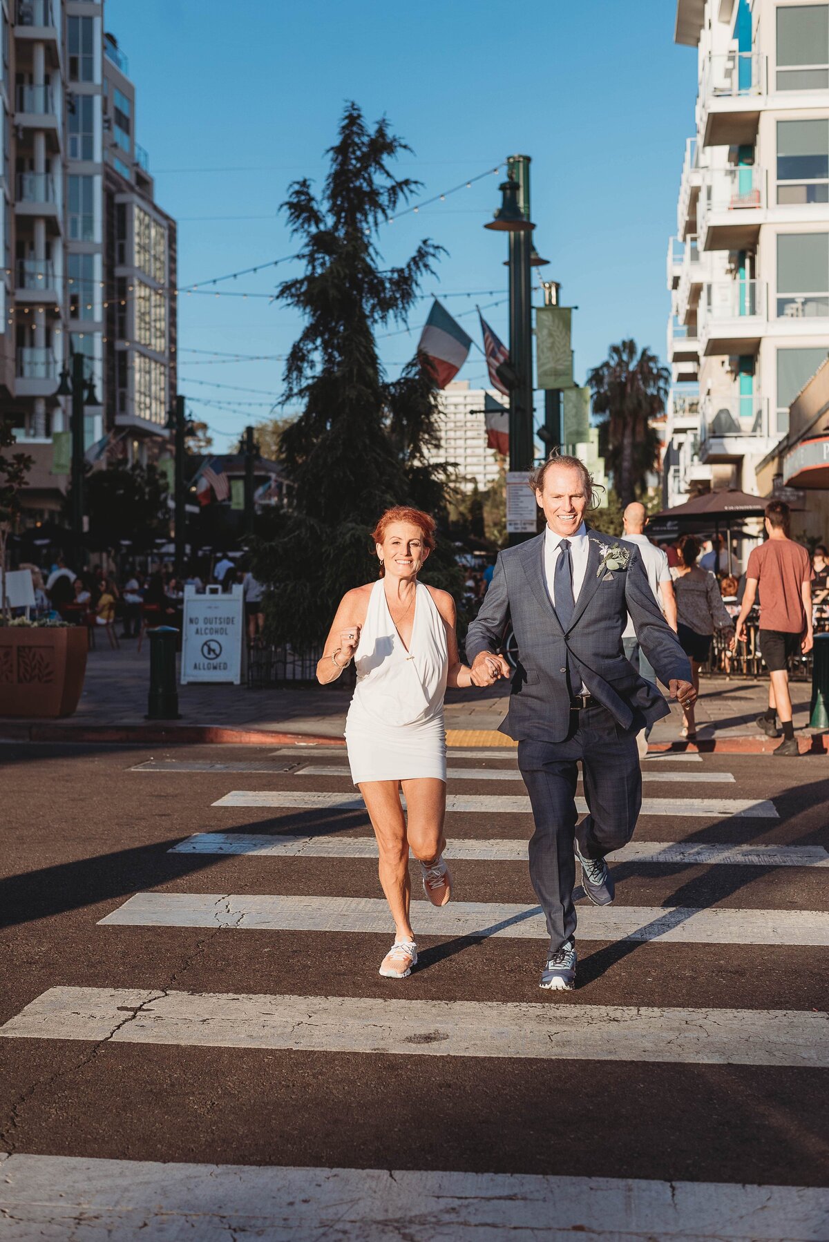 bride and groom outdoor photos
