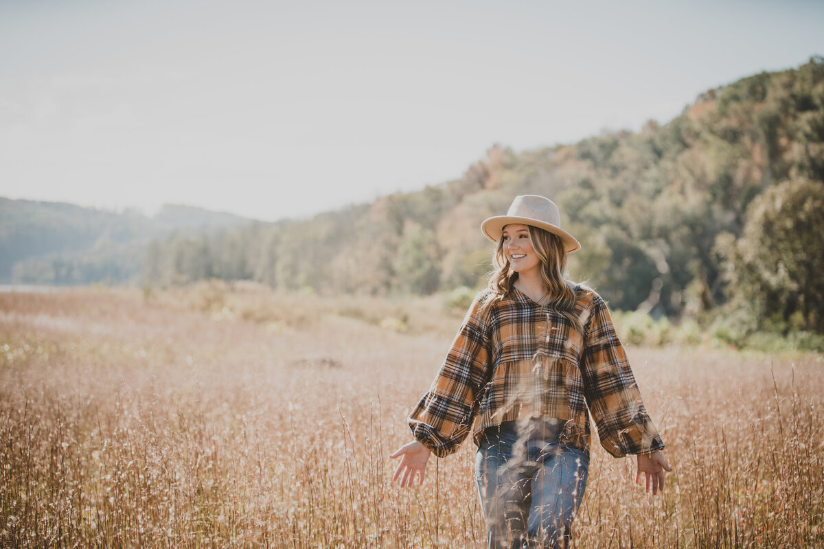 mountain field senior photos in east TN