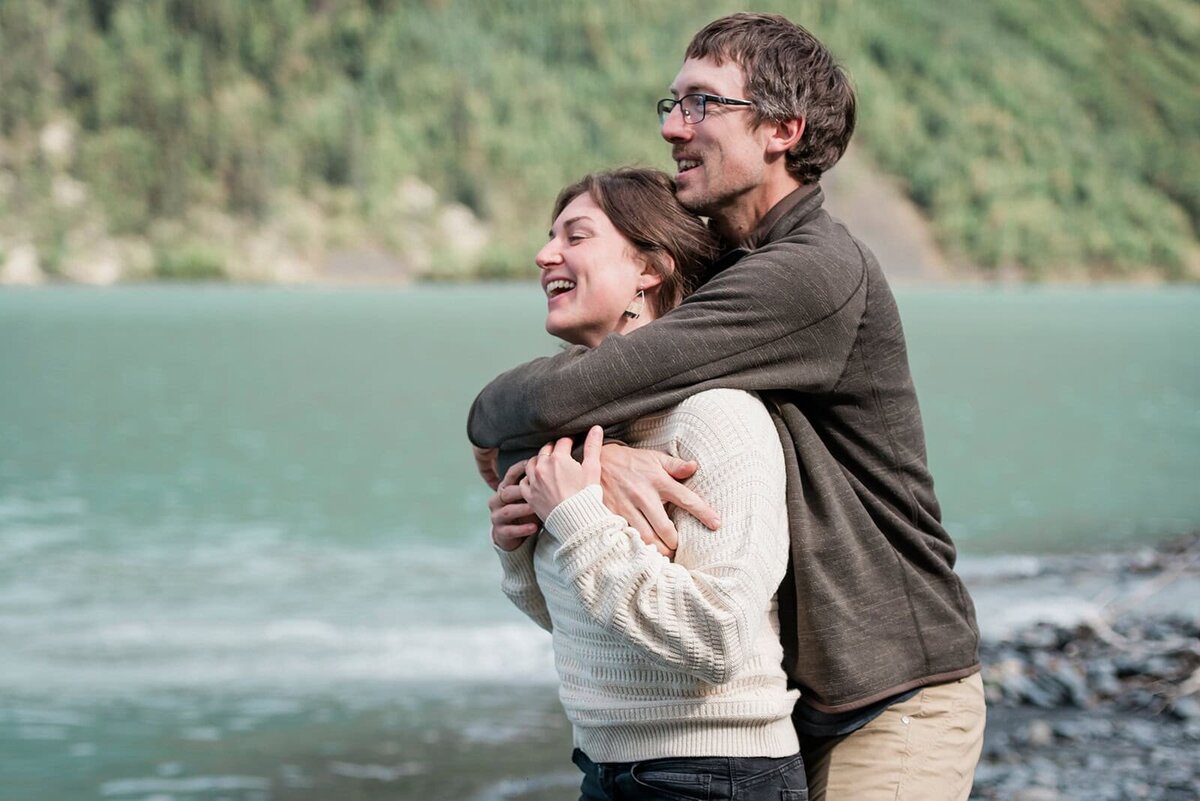 photographer-to-help-plan-fun-alaska-trip-activities-for-couples-Soul-and-Sky-Weddings