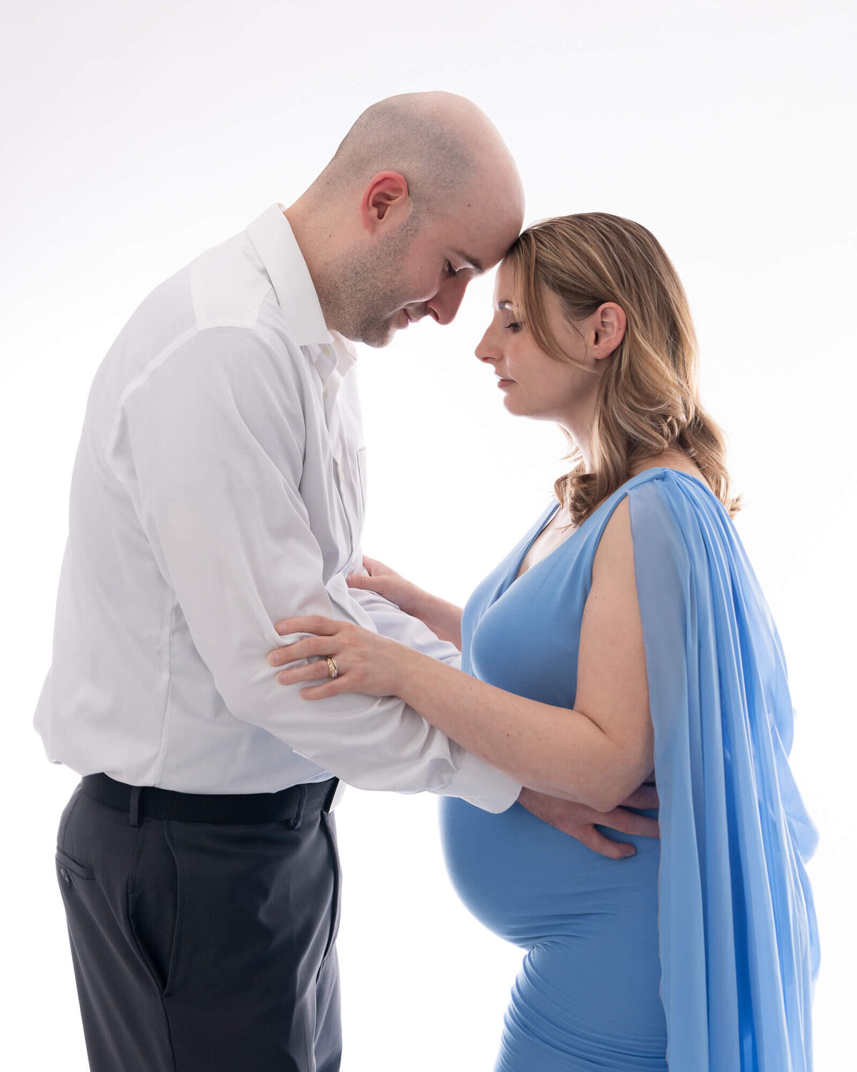 pregnant couple embracing