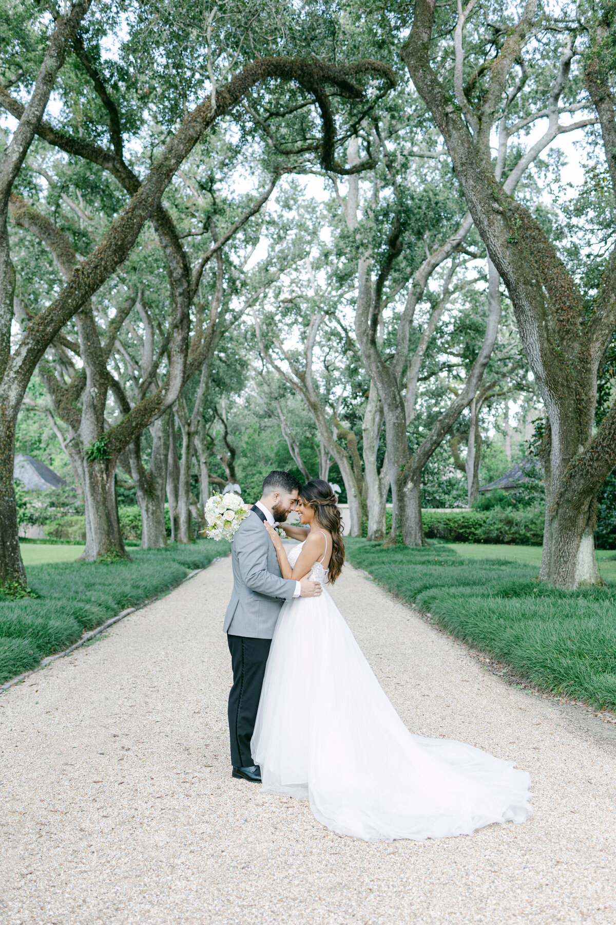 New_Orleans_LongVue_House_and_Gardens_anniversary_session_Alyse_and_Ben_Photography-9346