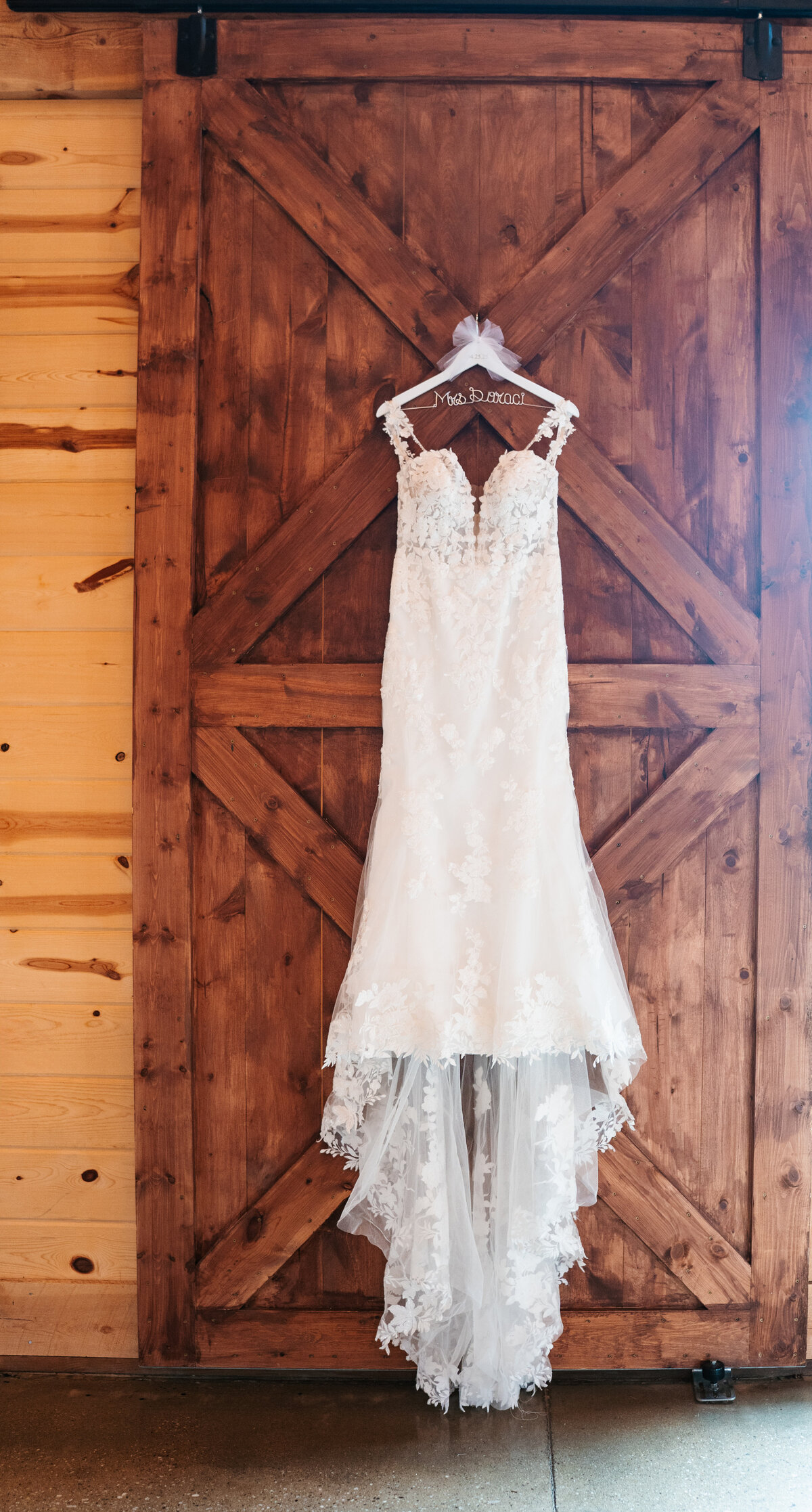 Rustic wedding details with greenery and neutral tones
