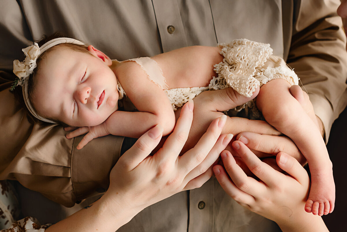 fort-worth-texas-newborn-studio-lifestyle-session-famiy (7)