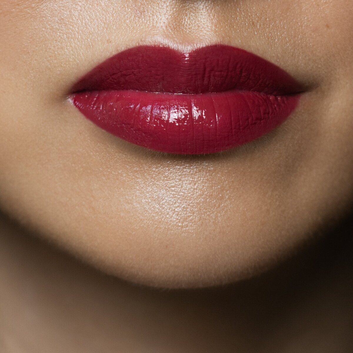 Close-up of bold red lips showcasing Sonela Beauty’s luxury lip gloss