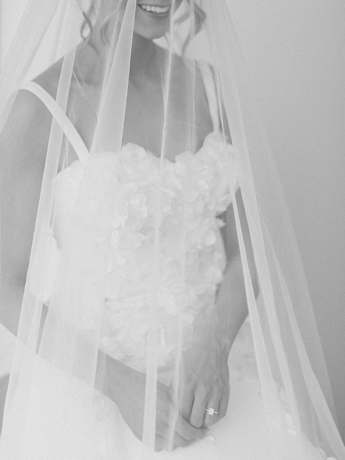 Getting-ready-modern-spring-wedding-at-aria-las-vegas (526 of 2547)