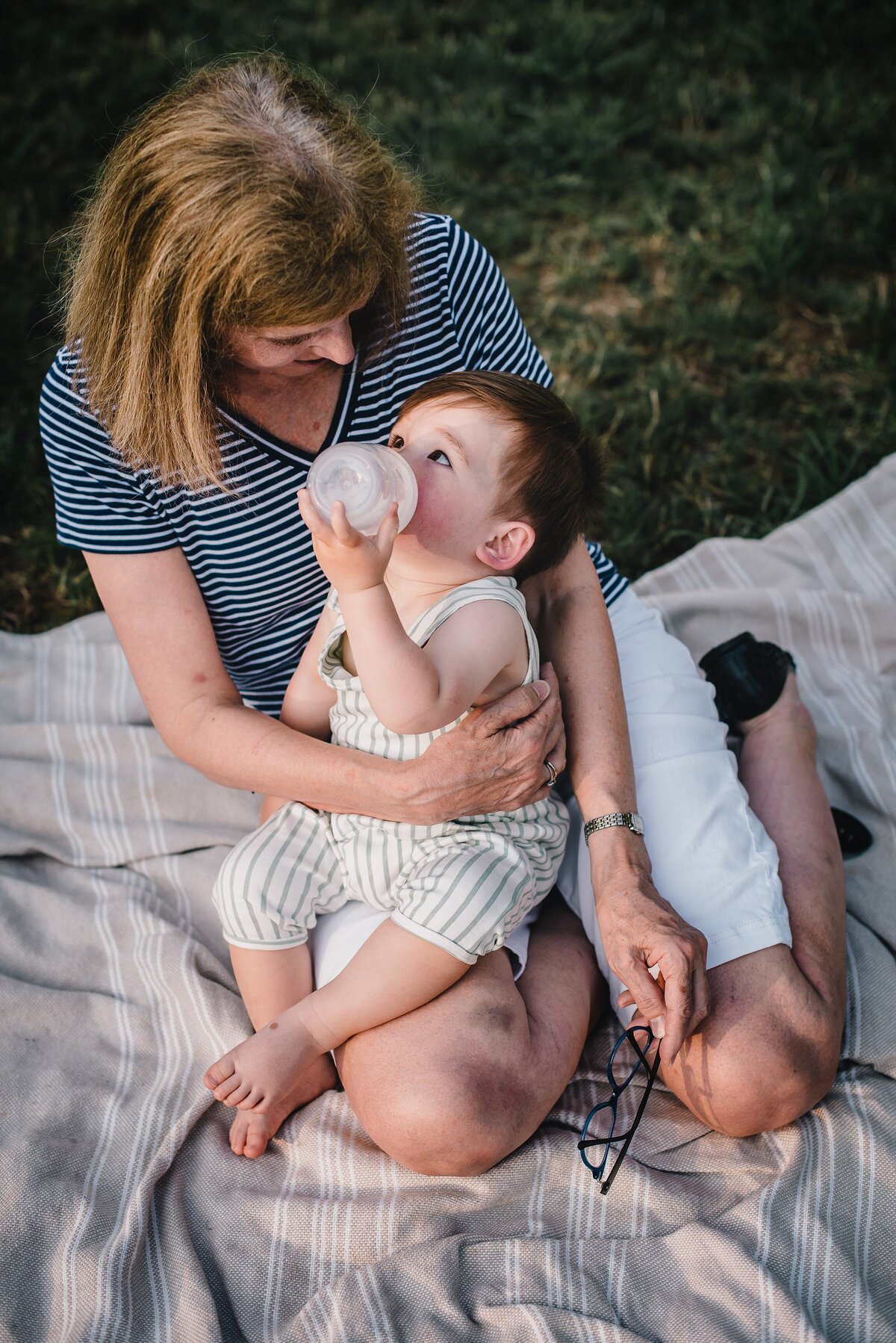 grandmother-with-toddler-charlottesville-family-photos