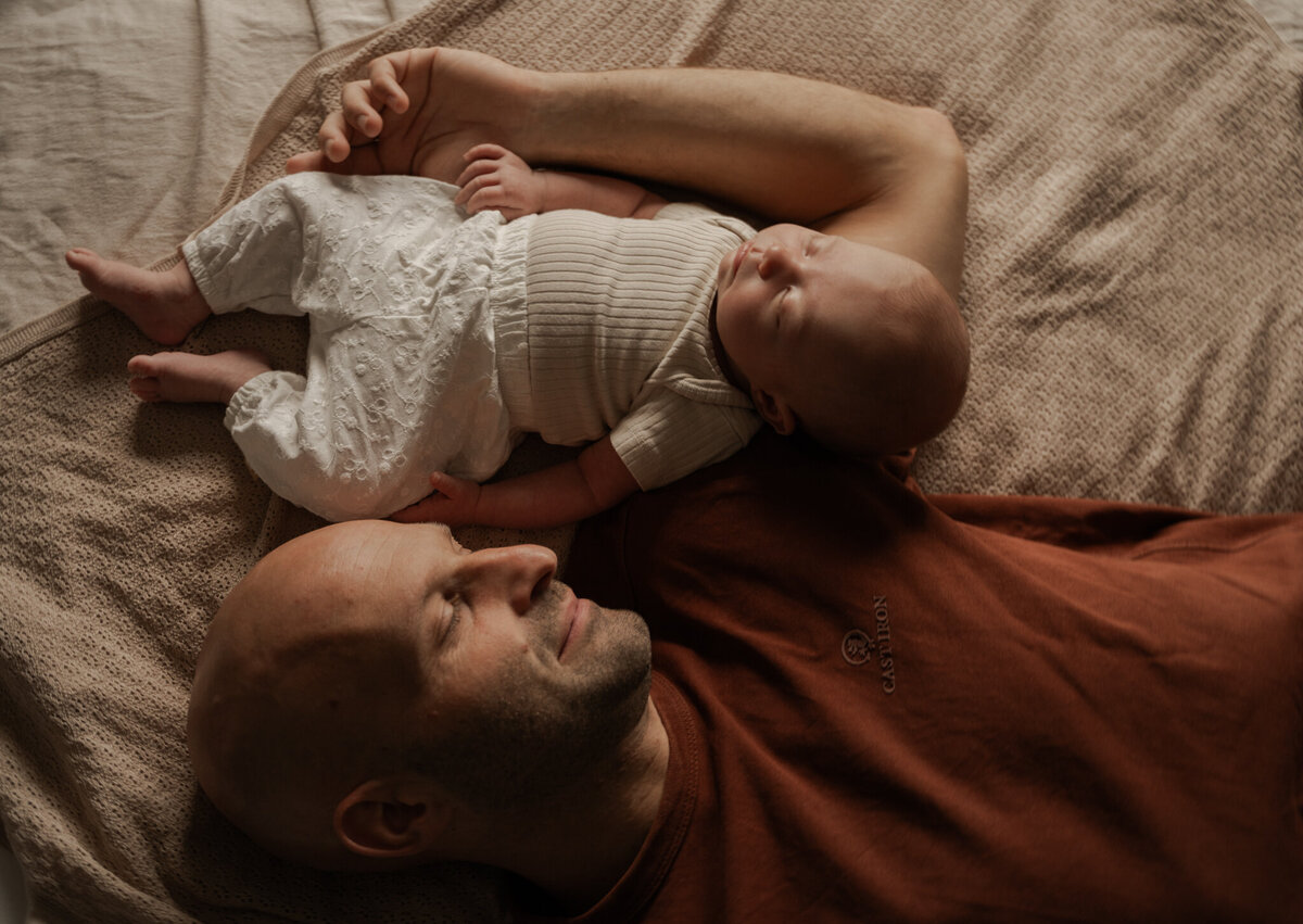 Newbornshoot Fem foto 23