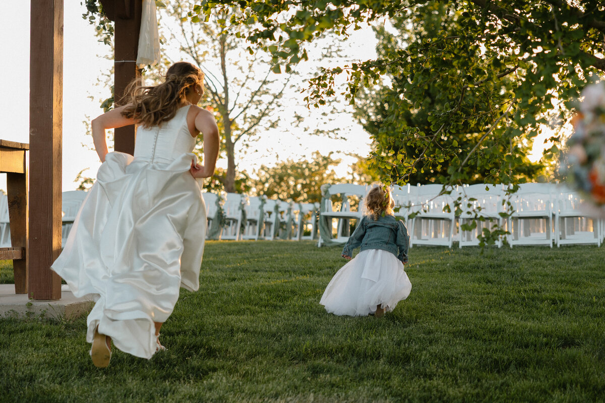 Sydney and Brant's Rustic Midwest Wedding Photography-728
