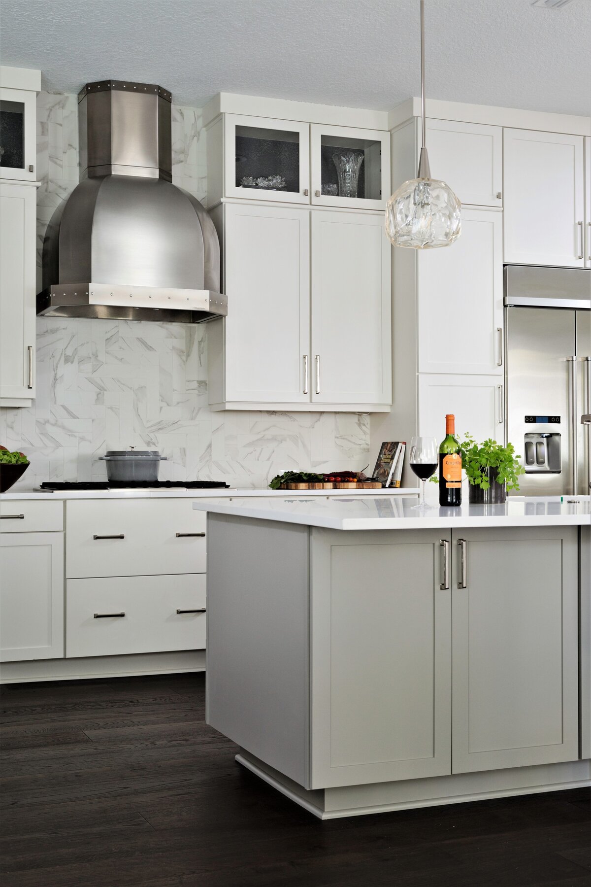 Minimal White Kitchen Cabinets and Countertop