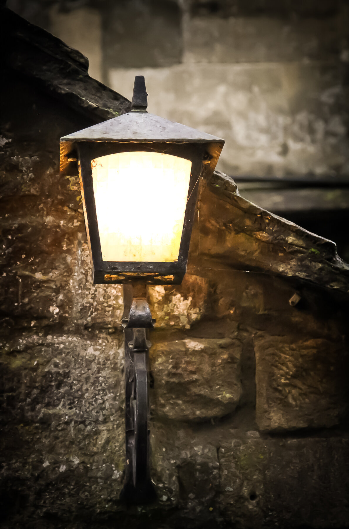 Cotwold Inn Lamp 2