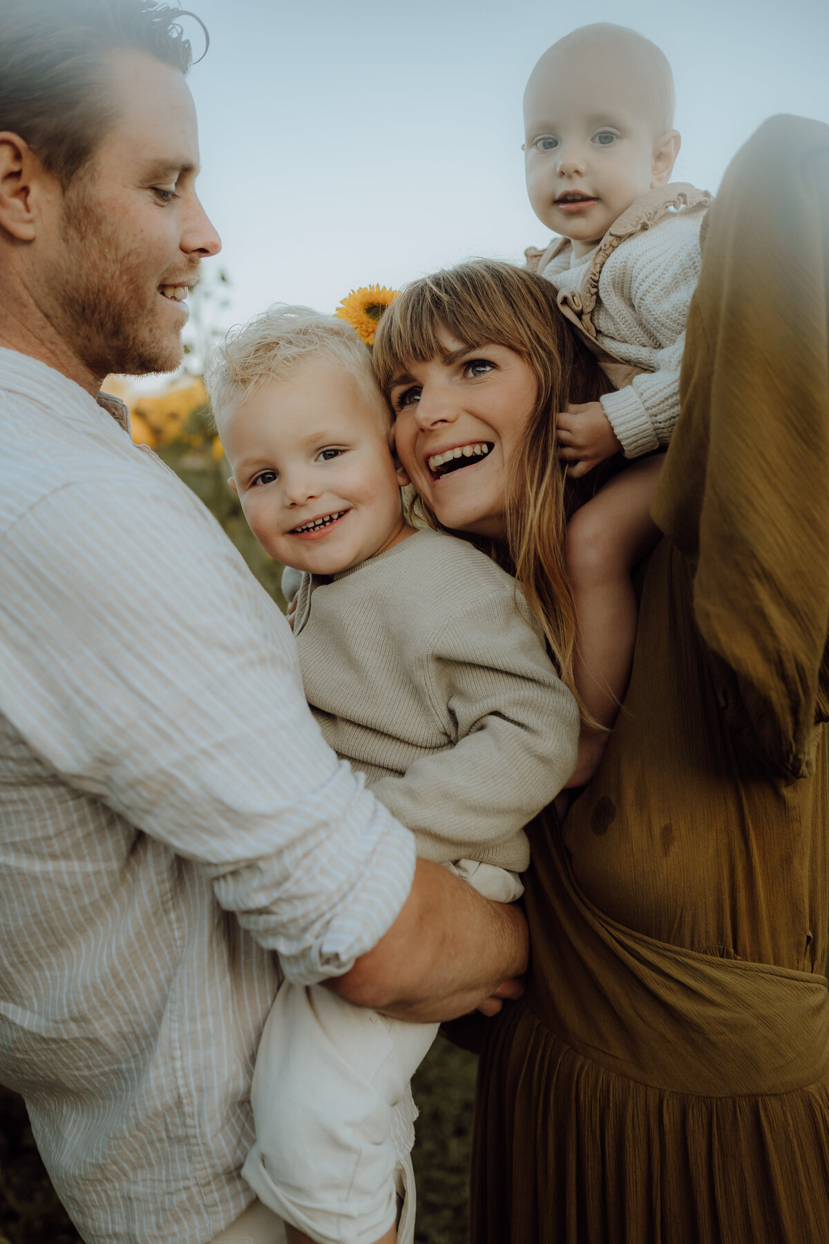 FamilyshootZonnebloemen (64 van 100)
