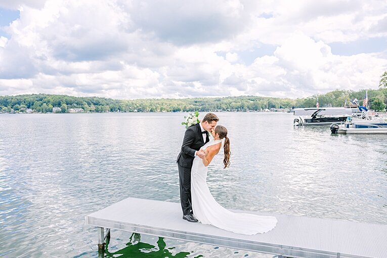 bay-pointe-inn-shelbyville-grand-rapids-michigan-wedding-photographer_0008