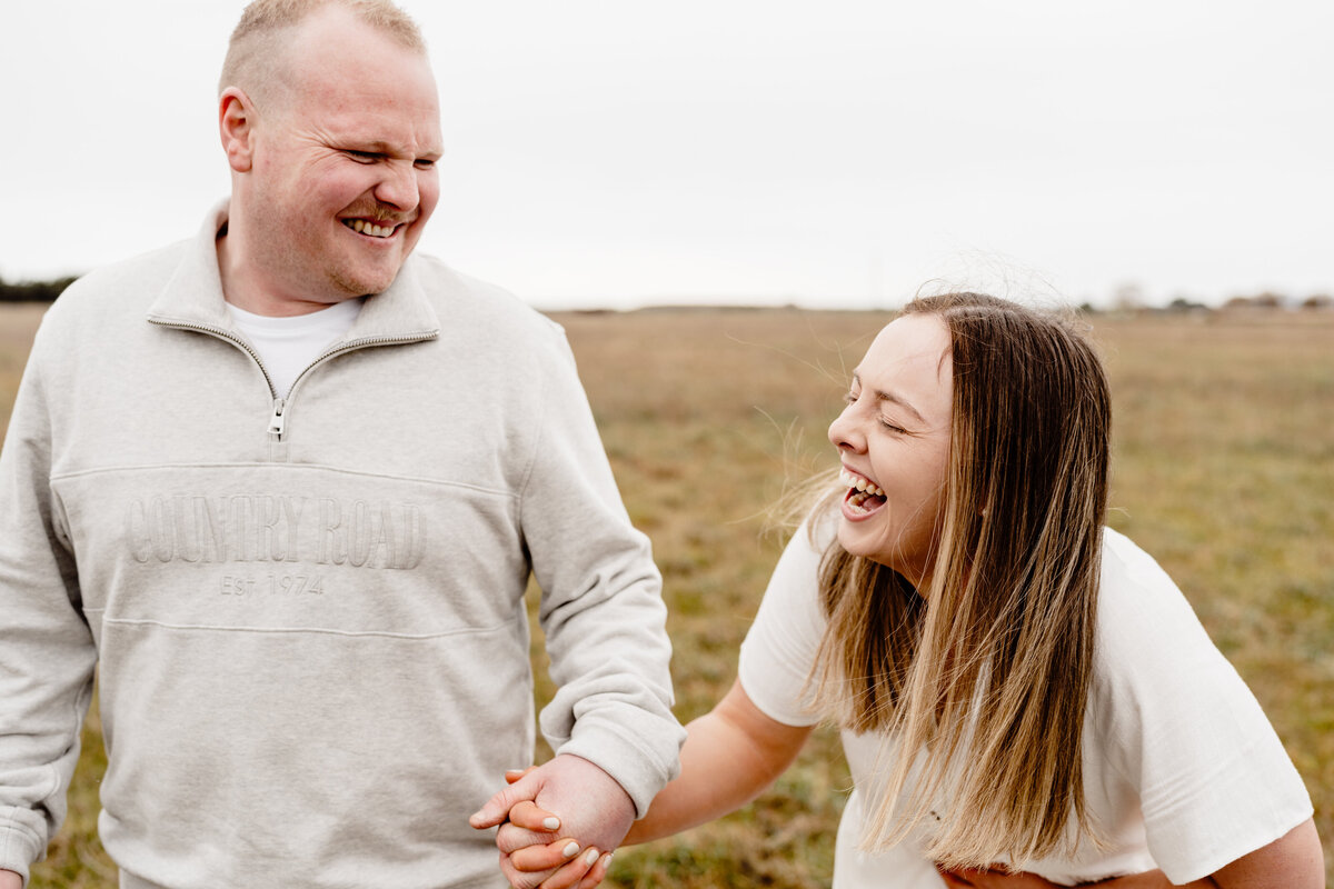 fun-candid-engagement-photos