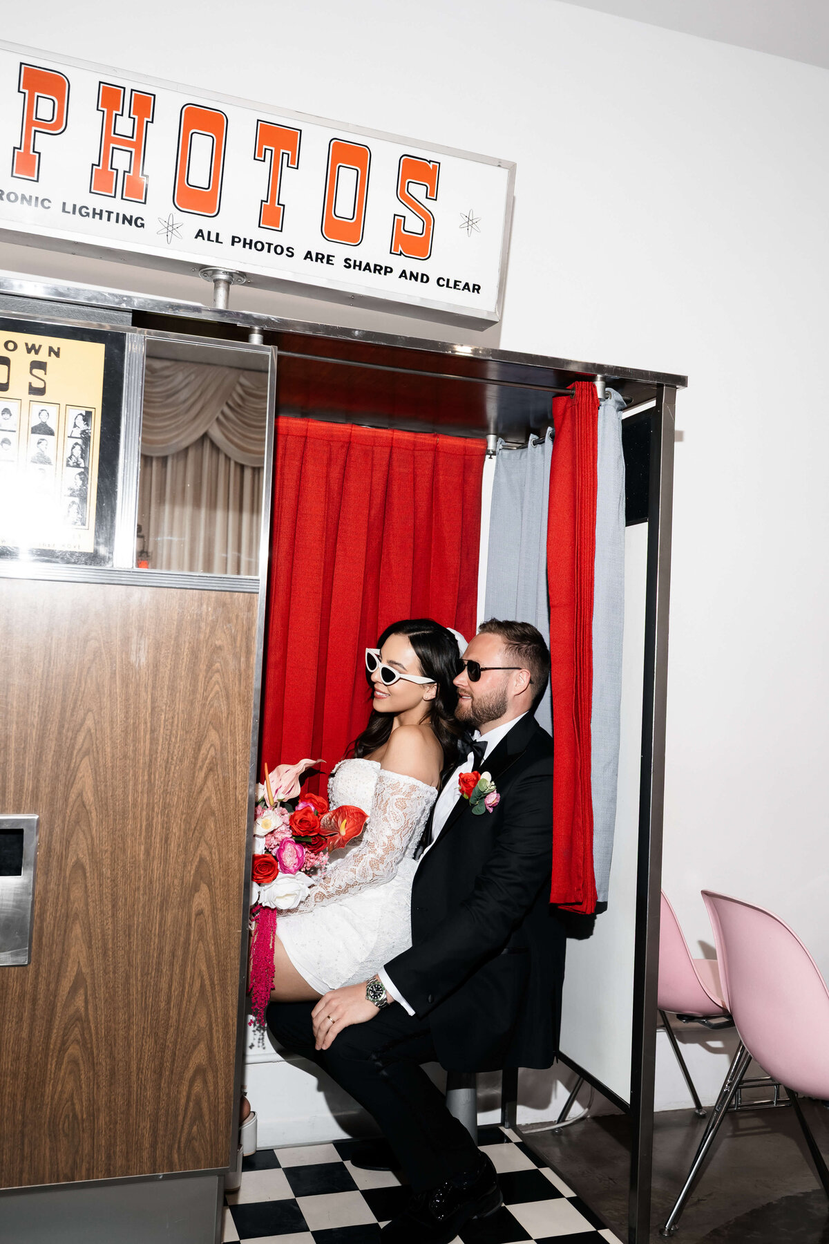 56riskyexposure_hannah-rory_las-vegas-elopement-photography
