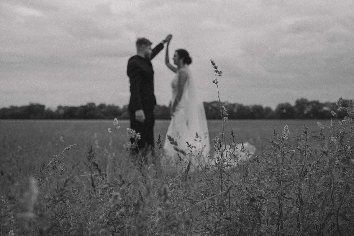 Iowa-wedding-photographer-brooklyn-g-photography-timeless-Ames-bride-groom-portraits