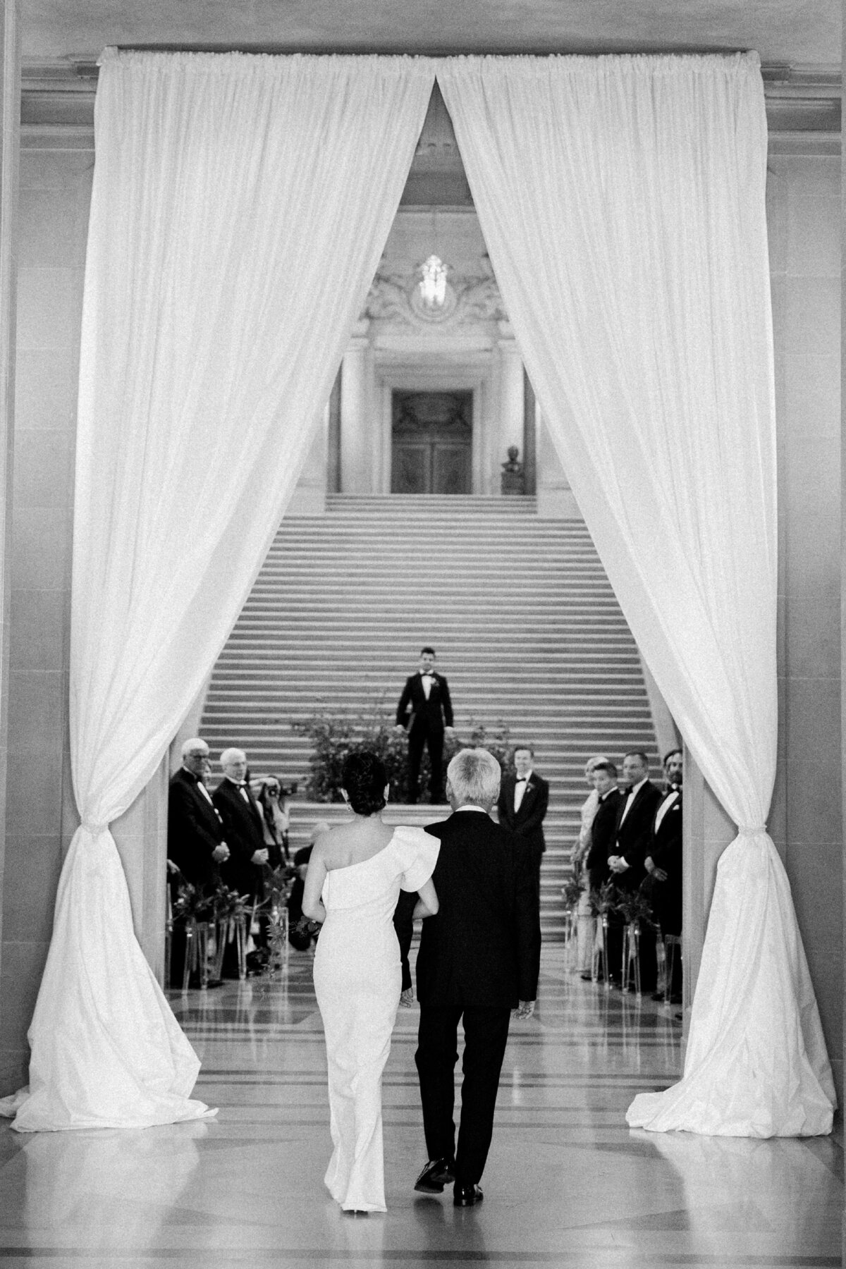 San-Francisco-City-Hall-Wedding-Nicole-Blumberg-Photography_0031