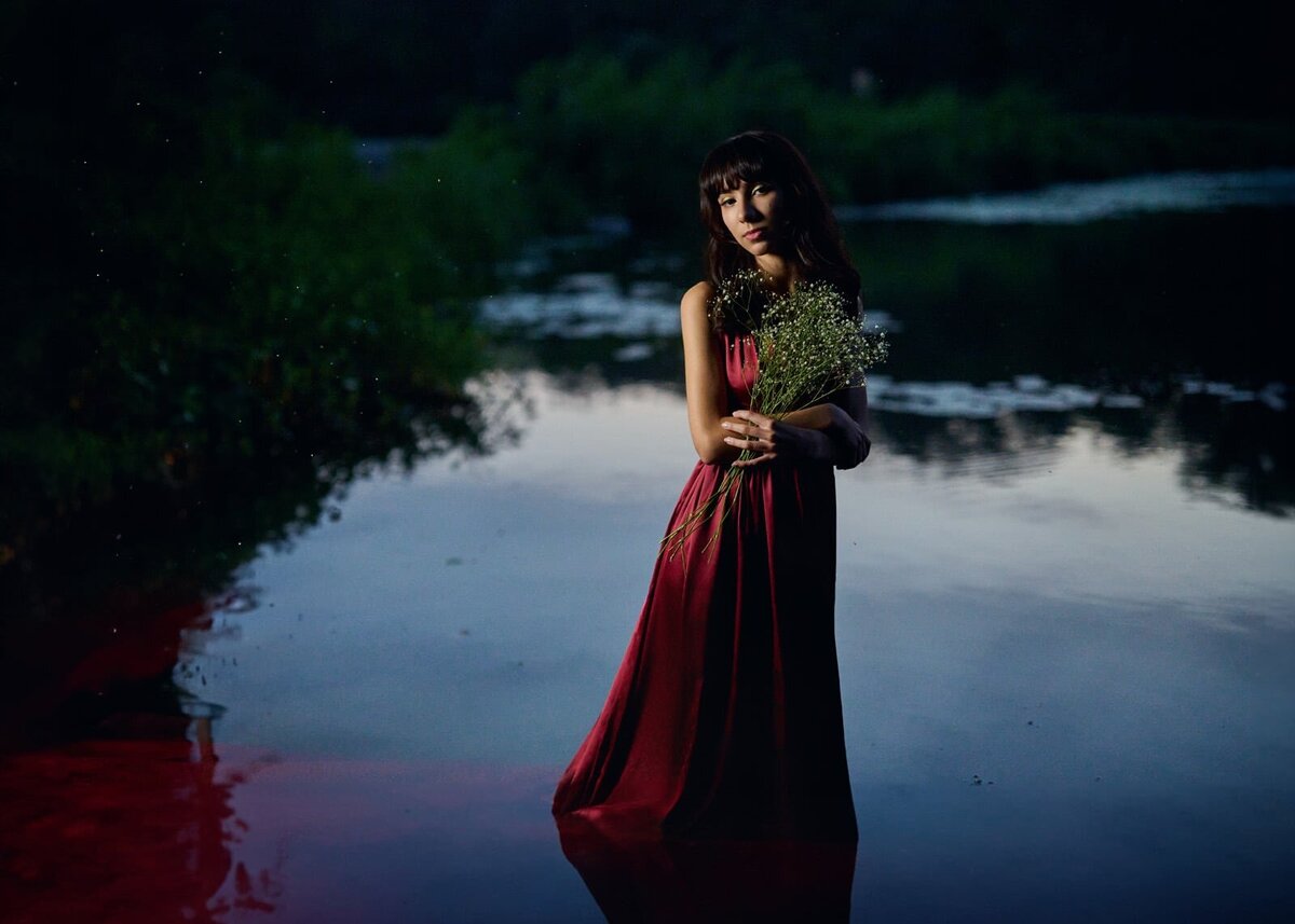 Graceful Evening Senior Picture Photographer by a Tranquil Lake Setting-44