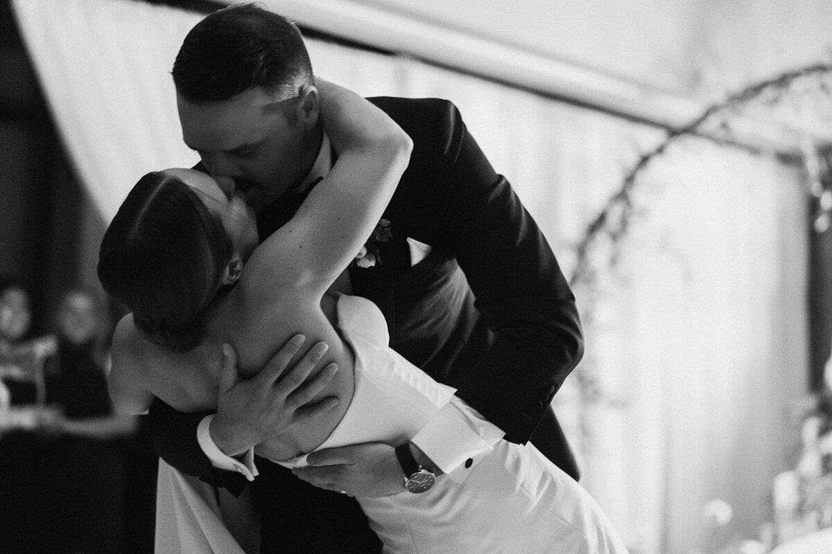 newlyweds-kissing
