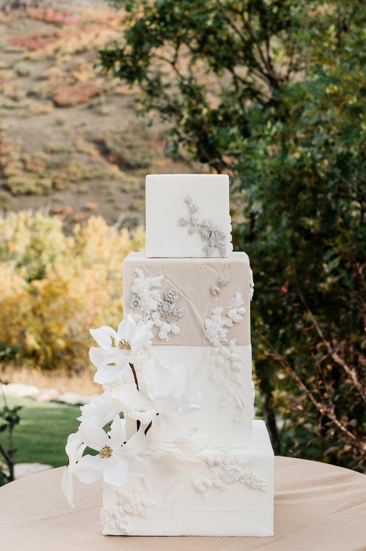 Every glance, every smile—our destination wedding photography in Park City, Utah, captures the genuine emotions of your special day. Each photograph tells a story of love against a backdrop of natural beauty.