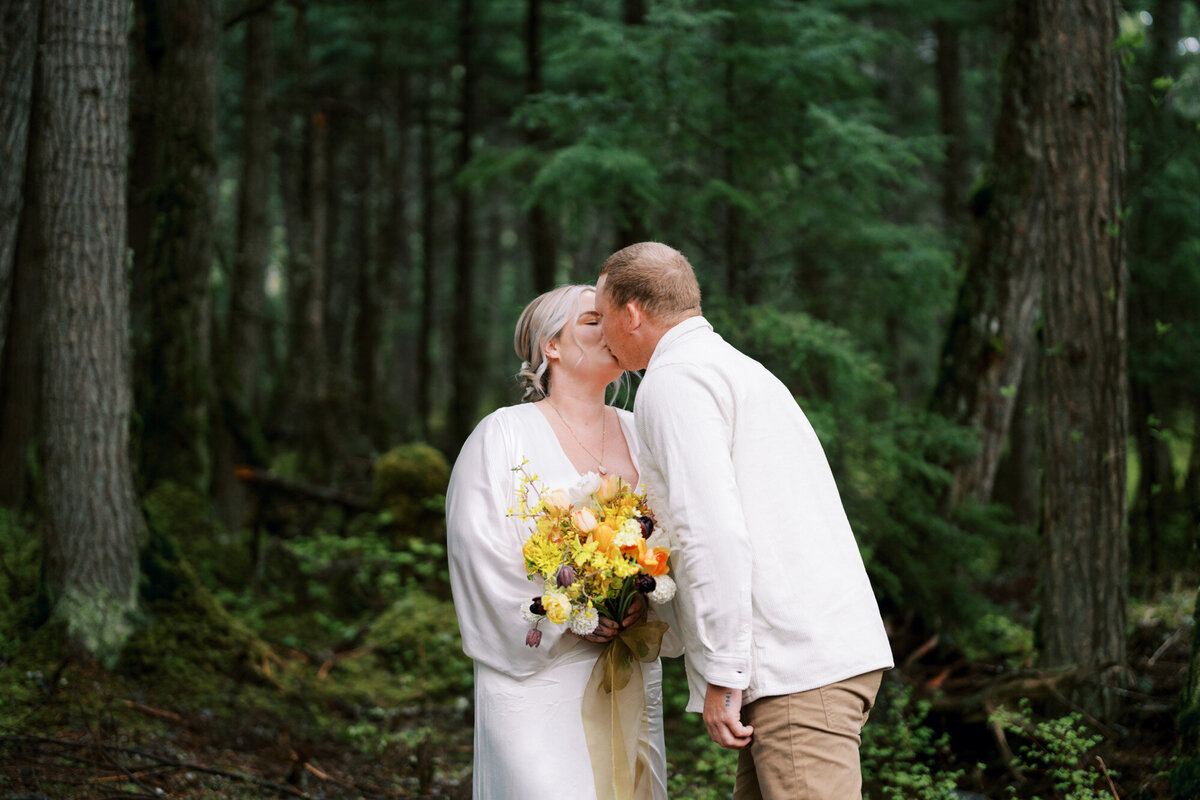 Girdwood-Alaska-Elopement-Packages-Helicopter-Glacier-1010
