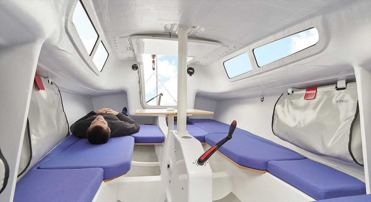 beneteau-first-24SE-interior-2