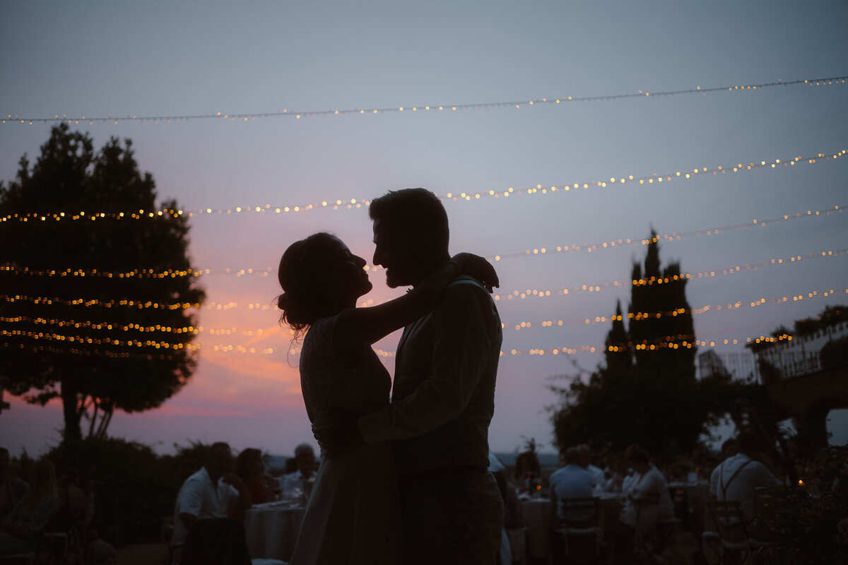 romantic wedding scene in Piedmont by wedding photographers Ludovica & Valerio