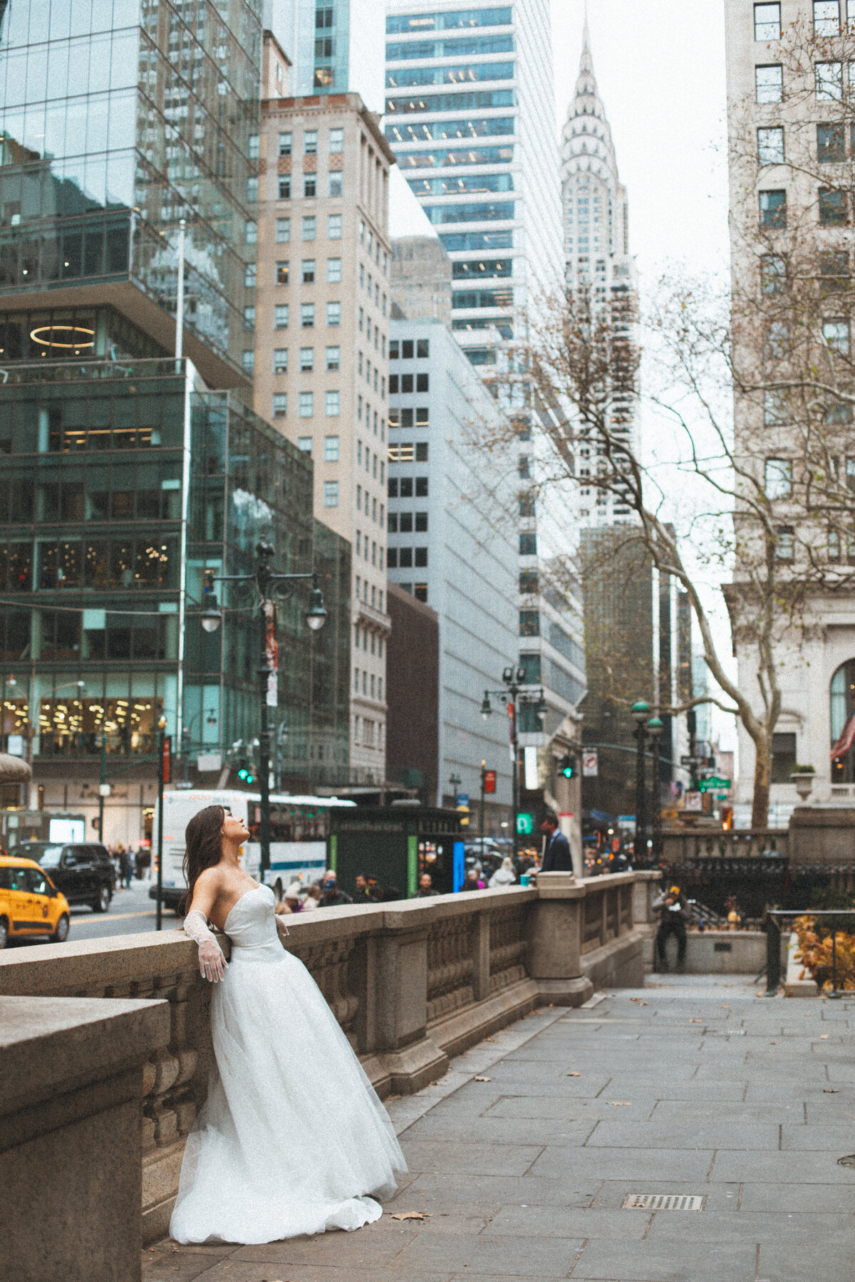 bride in new york city looking up