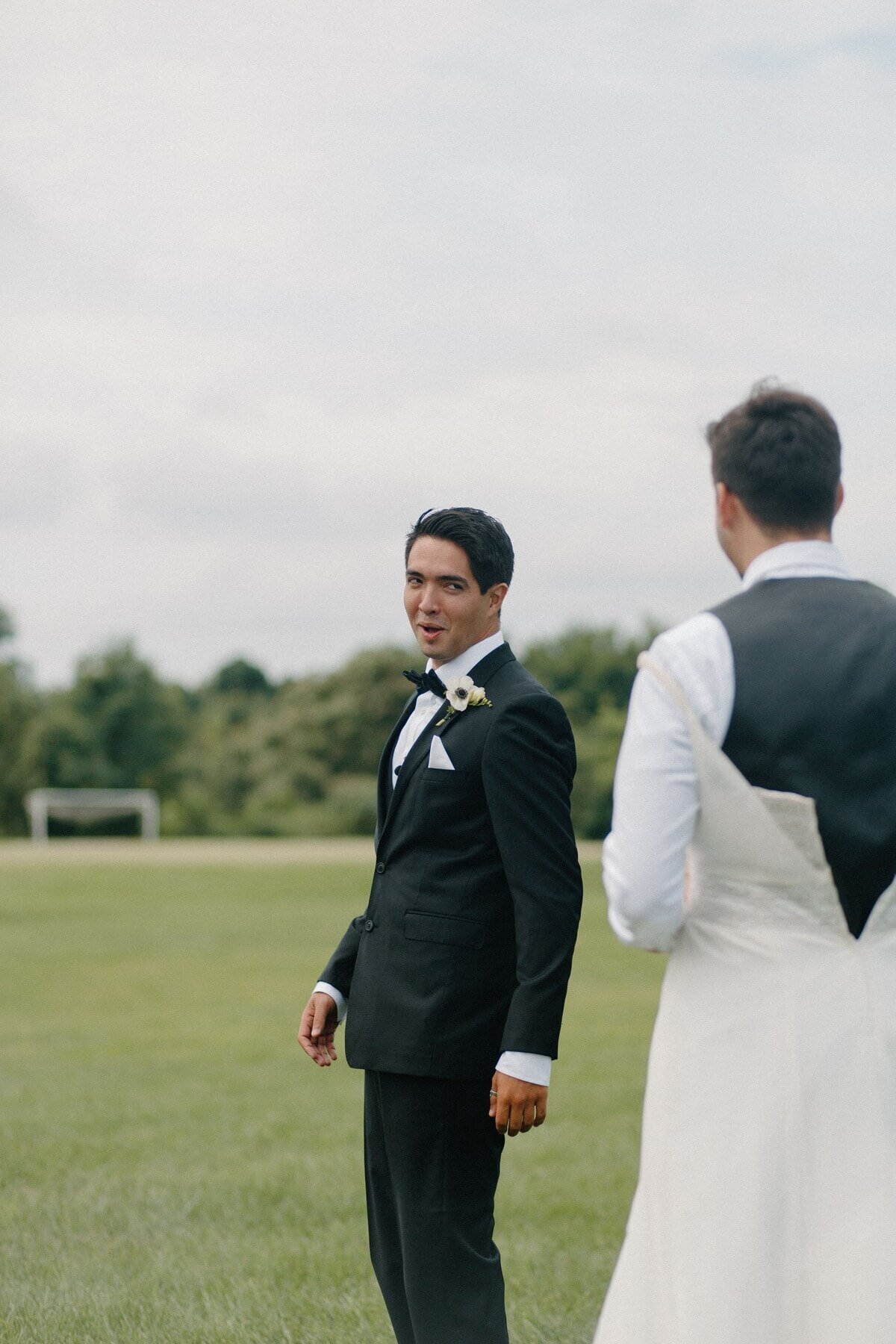 7-kara-loryn-photography-groom-surprised-by-groomsmen-during-first-look