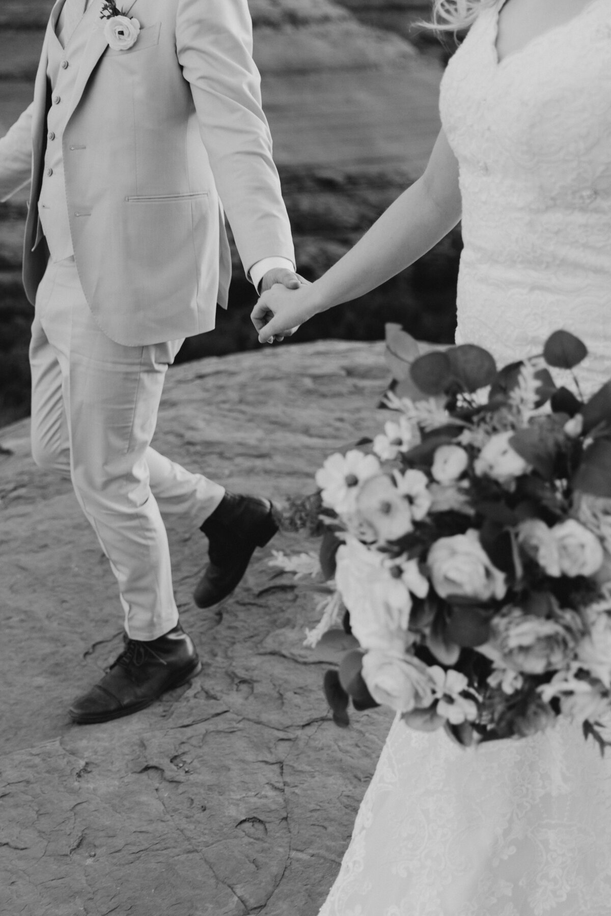 Sedona-Arizona-Red-Rock-Elopement-Wedding-Photographer_0013