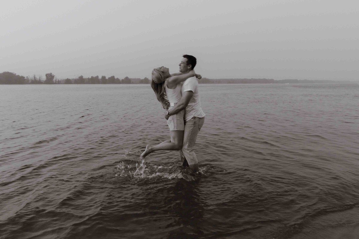 Petrie Islands Beach Engagement Photos Ottawa -  Sonia V Photography