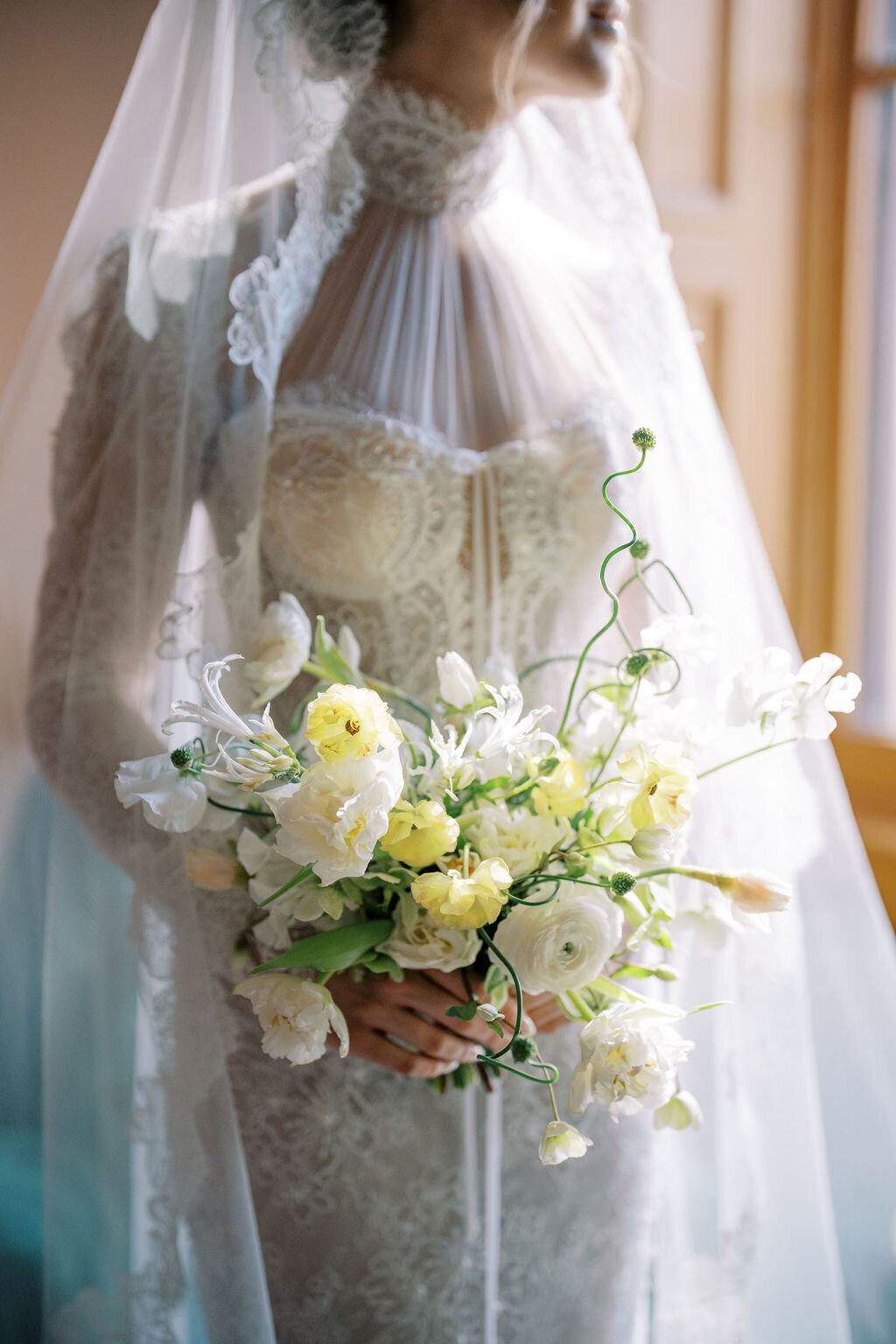 Columbus-Wedding_Flowers_Midwest_Ohio_Statehouse-bouquet.jpg