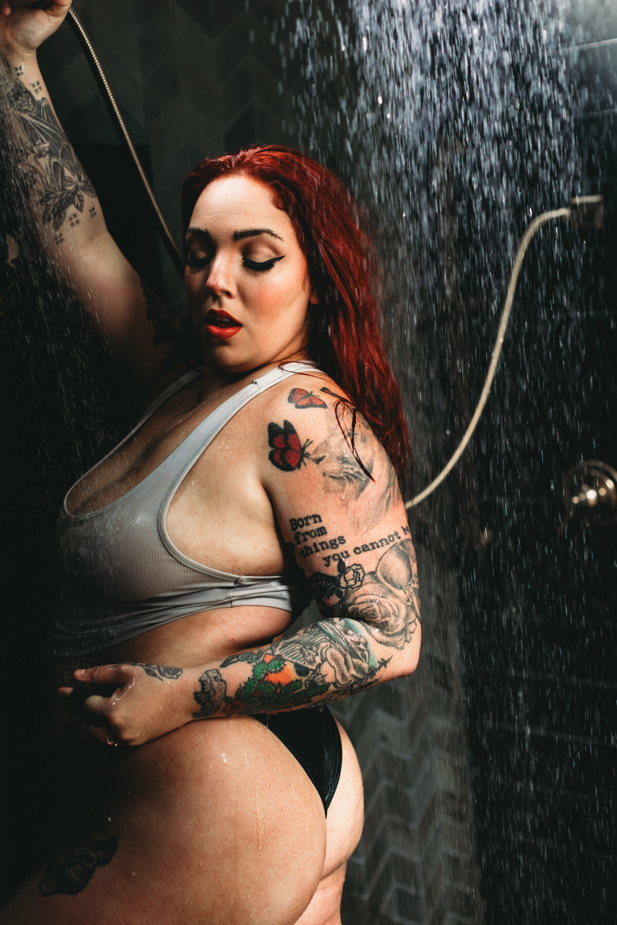 Experience luxurious boudoir photography in Savannah, Georgia. Empowering, intimate sessions to celebrate your beauty and confidence. Book your unforgettable session today!