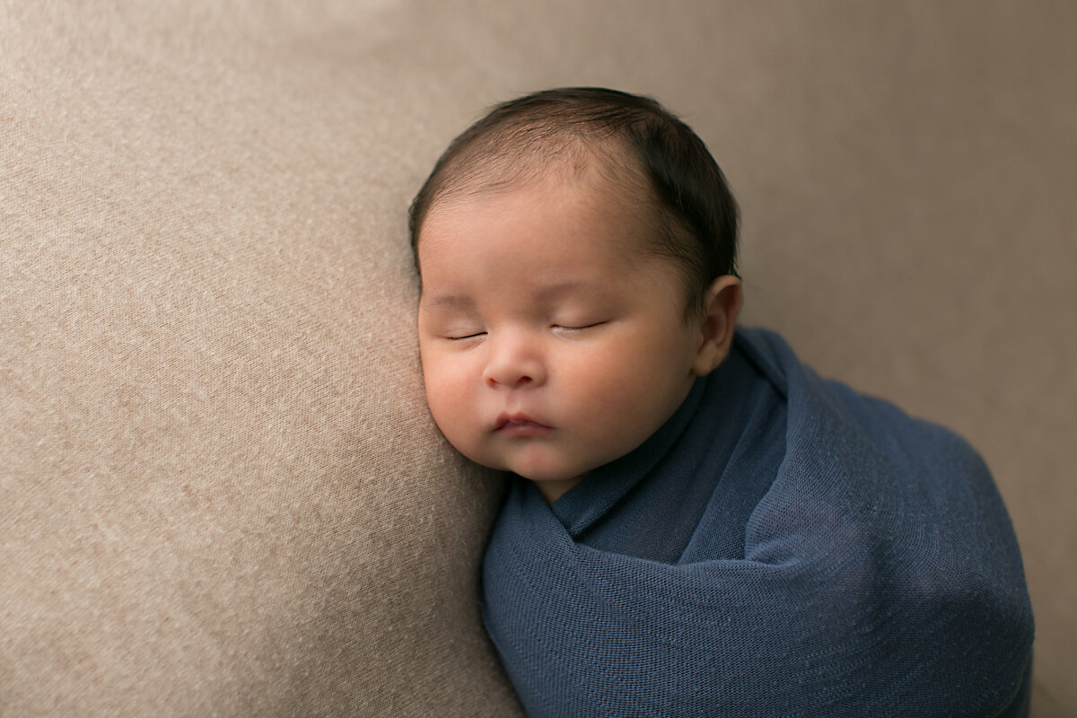 inland_empire_newborn_photographer_baby_boy_blue_neutral