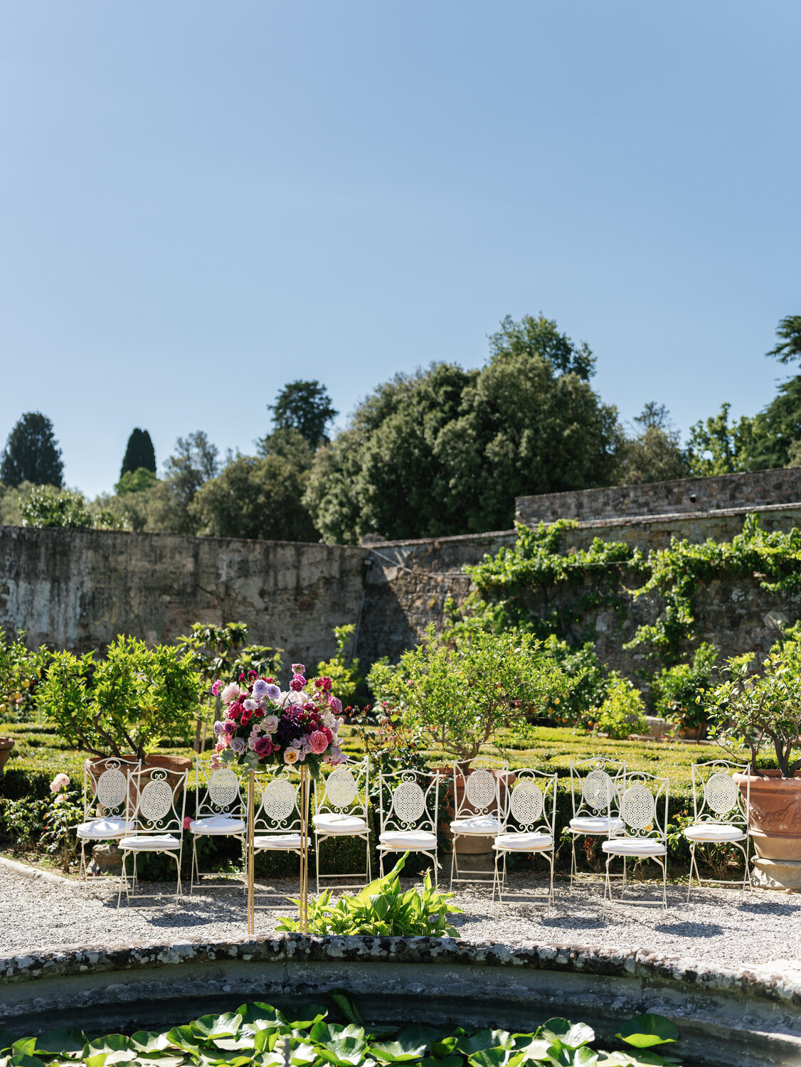 054-Elegant-Ceremony-Chairs-at-Villa-Corsini