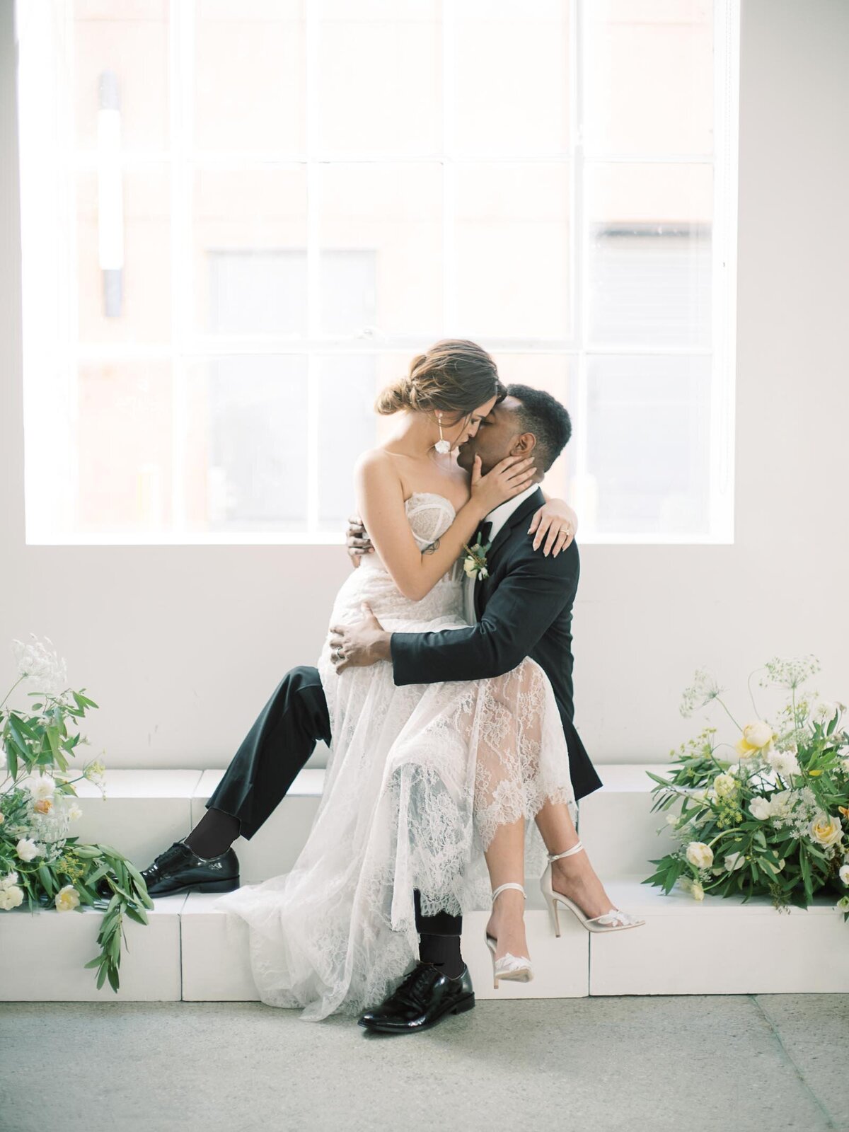 bluepansyfloral-bride-groom-kiss