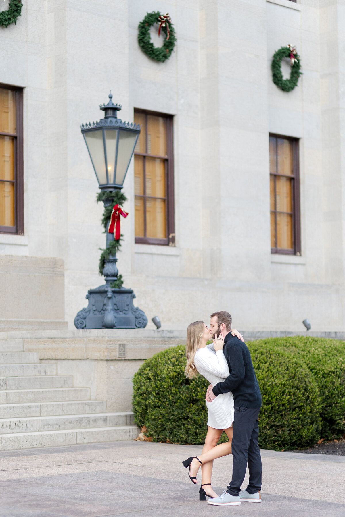 engagement-photo-ohio-statehouse-columbus
