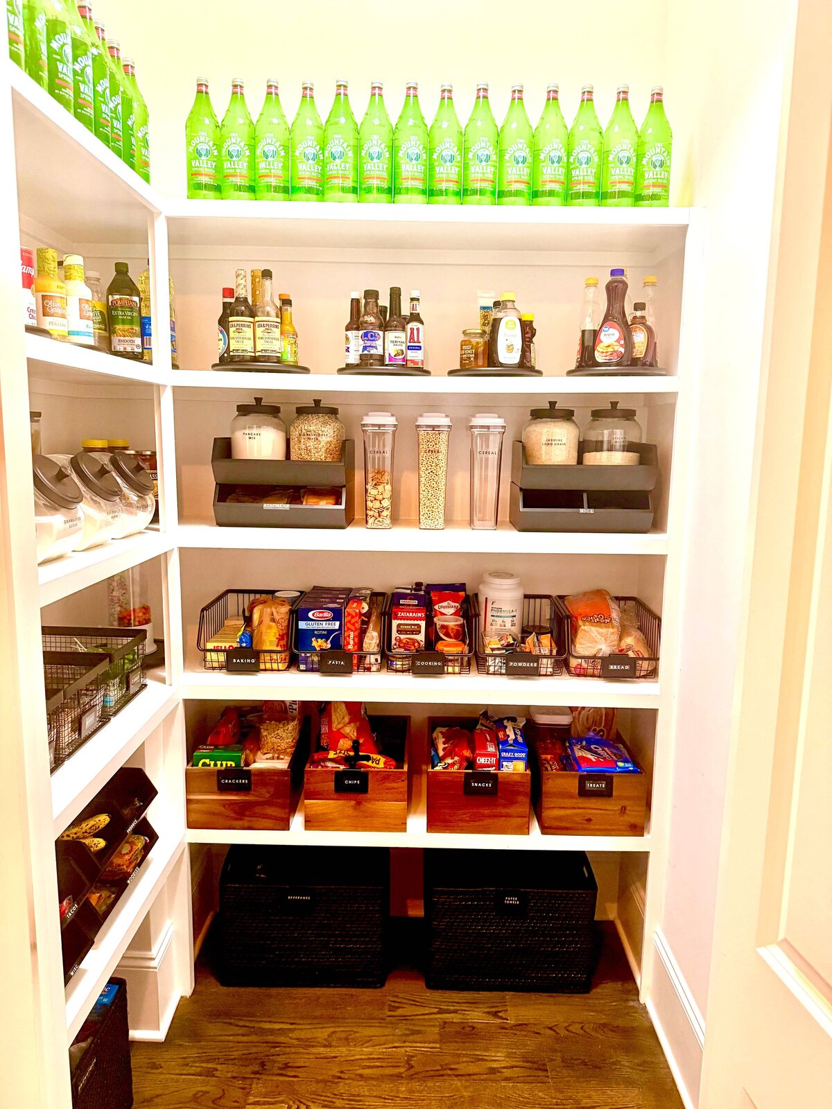 Home organizer Charlotte NC specializing in closet organization, pantry organization, garage organization and more.