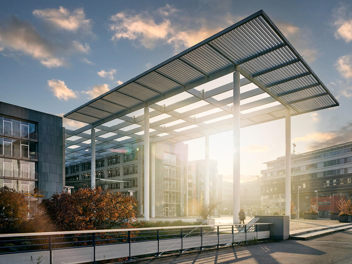 Stimmungsvolle Architekturfotografie im Kulturbezirk St. Pölten – moderne Bauweise, klare Linien und Lichtführung für urbane Raumgestaltung und Städtebauprojekte in Österreich
