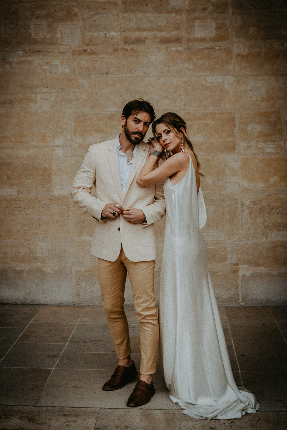 Hochwertig-heiraten-in-Paris-in-hochzeitskleid-Alarobe-von-LeafandLace-Bridal-fotografiert-durch-Japeg-Photo-und-Film-22