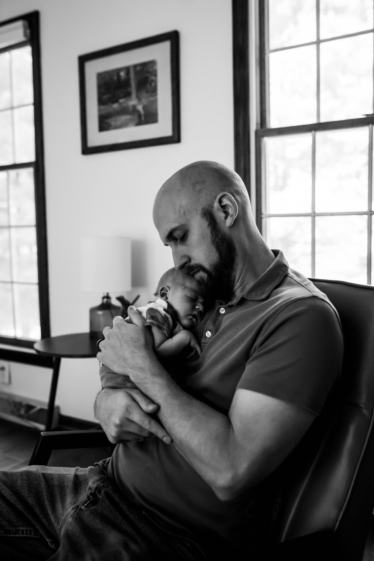 Father kissing baby on forehead – lifestyle photography in Northeast Ohio