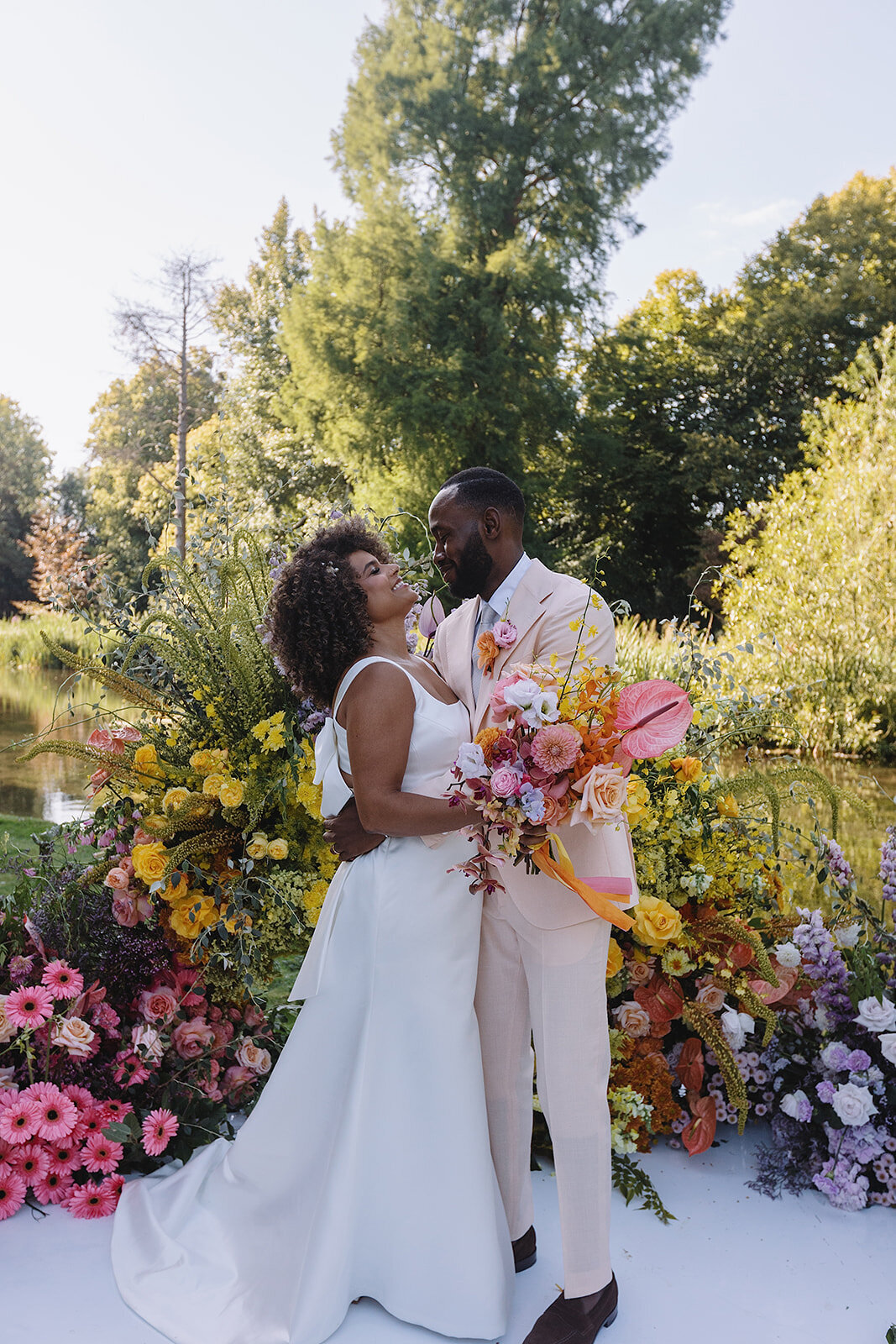 colour-block-wedding-ceremony-by-lake-at-avington-park
