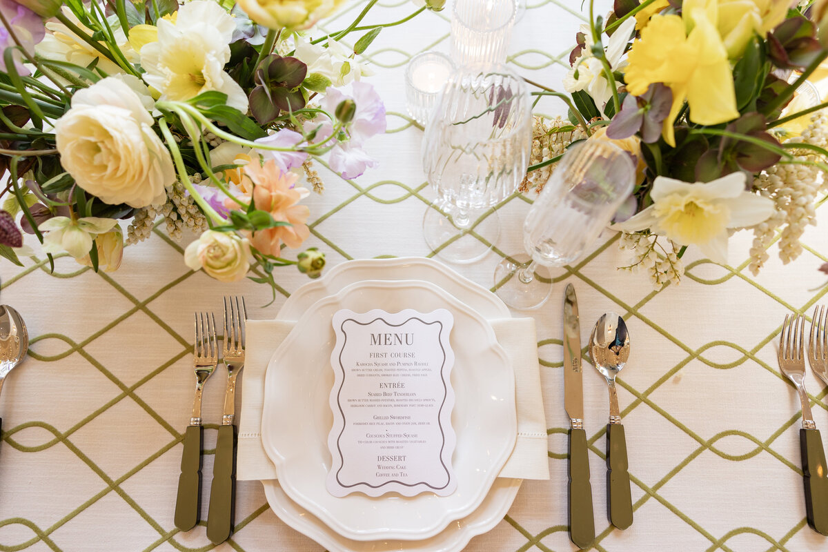 green-spring-wedding-tablescape-at-wadsworth-mansion-ct