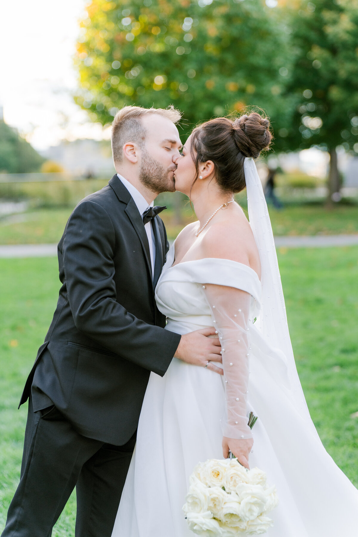 1089 Pascale and Nicolas NAC OBorn Room Wedding Downtown_Ottawa_Photography by Emma